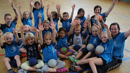 LÖWENHANDBALLMINIS sagen herzlichen Glückwunsch zum Muttertag!