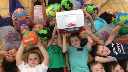 Großer EISKOFFER für kleine Minihandballer