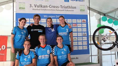 Handballer am Start beim 3. Vulkan-Cross-Triathlon in Schalkenmehren