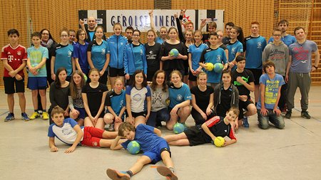 Herren triumphieren - Jahres-Start-UP-Party der Handballjugend