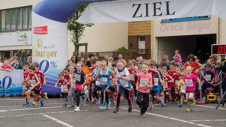 Thorben Diez dominiert den 31. Gerolsteiner Stadtlauf