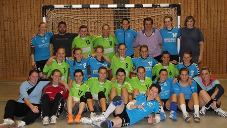 Flotte Handball-DAMEN mit rauchenden Colts
