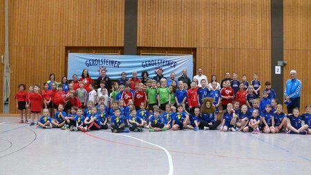 Große Bühne für kleine Handballer