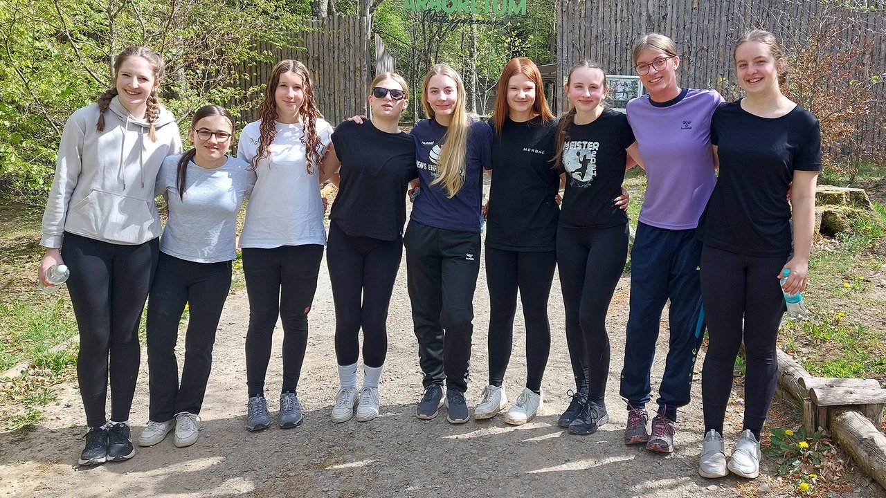 Zwischen Abschiedstränen und Aufbruchsstimmung Zwischen Abschiedstränen und Aufbruchsstimmung