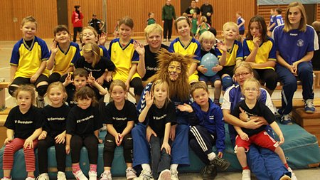 Die Grundschulhalle bebt – der Gerolsteiner Minihandball lebt!