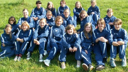 Orthopädie Krämer sponsert Handballer vom SV Gerolstein ? Nachwuchshandballerinnen begeistert