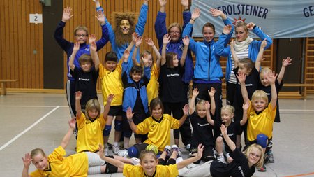 HANDBALL, Pasta, Waffeln und Kuchen beim großen LÖWEN-MINI-TURNIER in der Brunnenstadt
