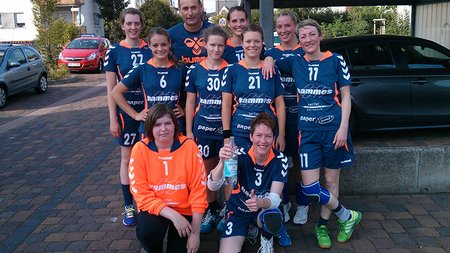 Hitzeschlacht der Handballdamen in Kruft