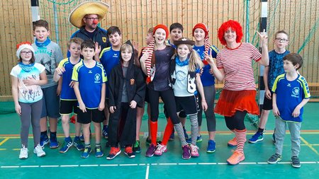Kunterbuntes SV-Karnevalsvergnügen im Kinderhandballtraining