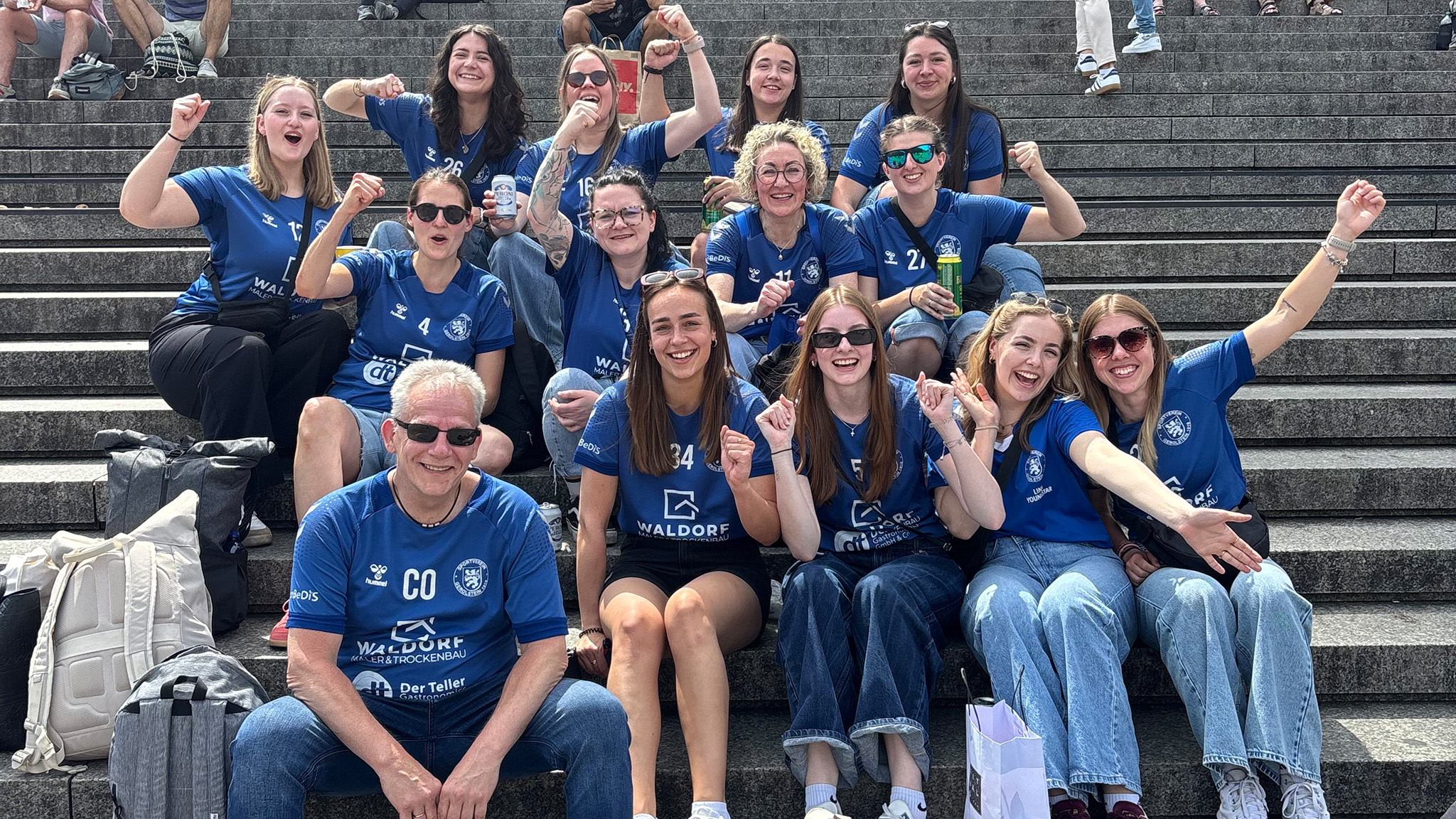 Blauweiße Handballerinnen auf bunter Tour